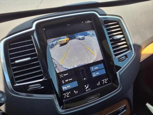 2022 Volvo XC90 T5 Momentum