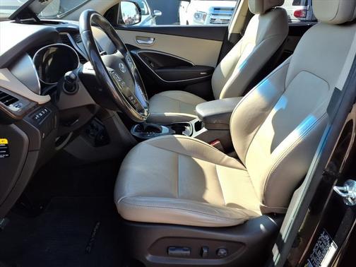 2017 Hyundai SANTA FE SE