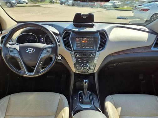 2017 Hyundai SANTA FE SE