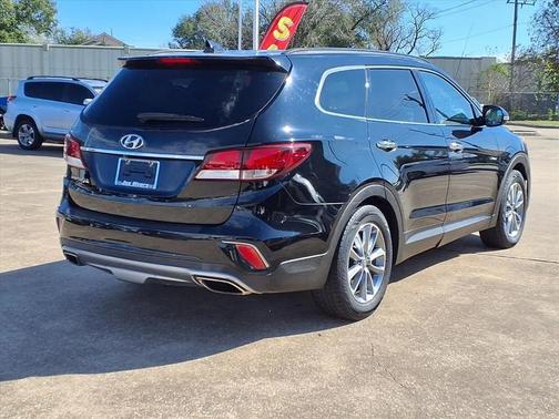 2017 Hyundai SANTA FE SE
