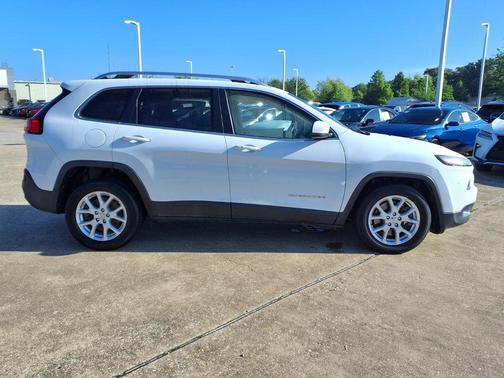 Bright White Clearcoat 2017 Jeep Cherokee Latitude