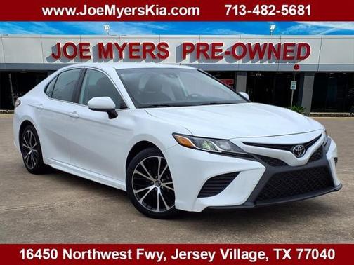 2020 Toyota Camry SE
