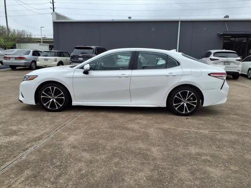 2020 Toyota Camry SE