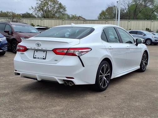 2020 Toyota Camry SE