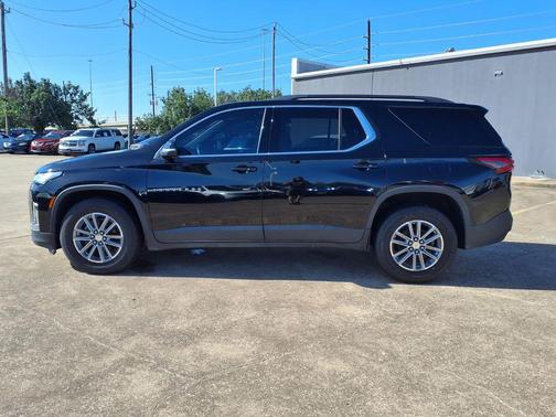 Mosaic Black 2022 Chevrolet Traverse LT Leather