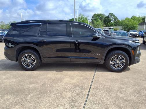 Mosaic Black Metallic 2025 Chevrolet Traverse LT