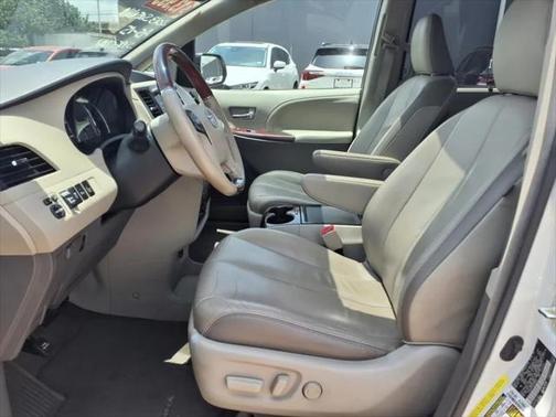 2013 Toyota Sienna XLE