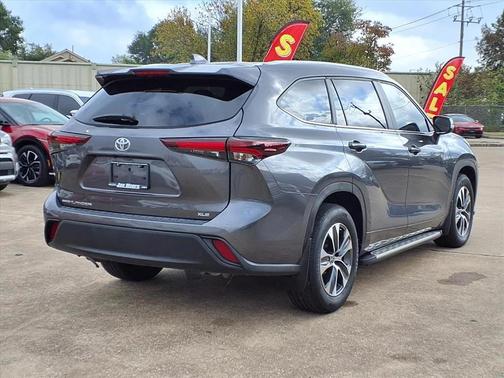 2024 Toyota Highlander LE