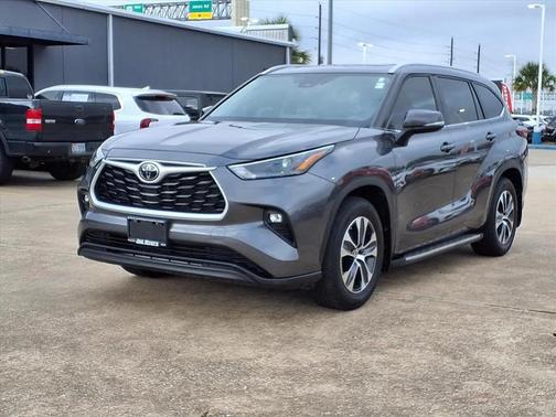 2024 Toyota Highlander LE