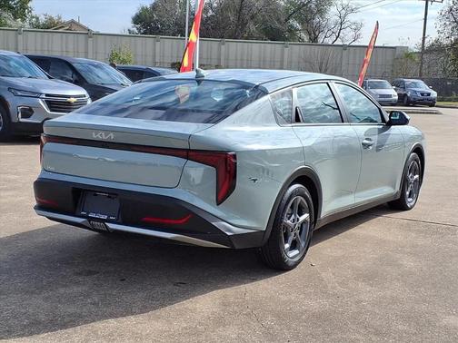 2025 Kia K4 LXS