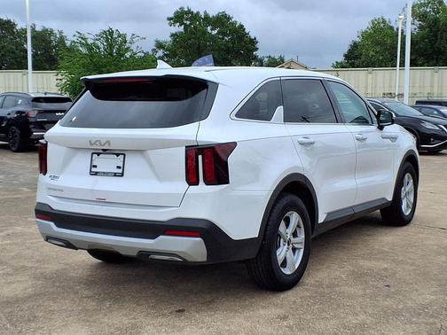 Glacial White Pearl 2026 Kia Sorento LX