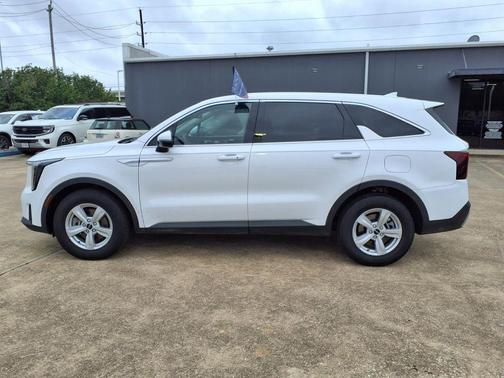 Glacial White Pearl 2026 Kia Sorento LX