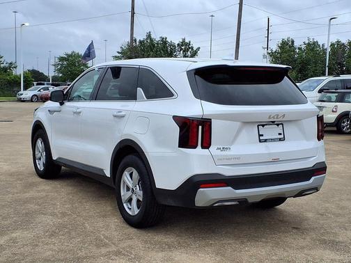 Glacial White Pearl 2026 Kia Sorento LX
