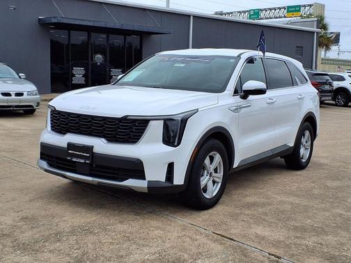 Glacial White Pearl 2026 Kia Sorento LX