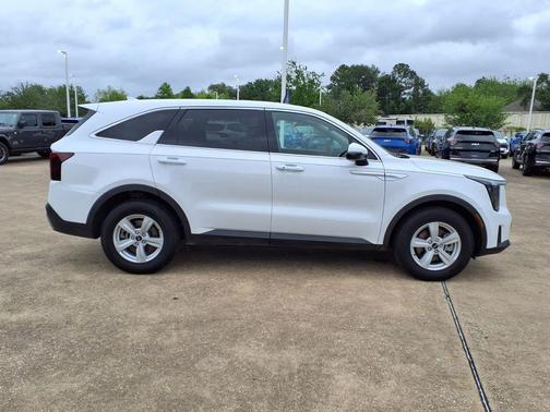 Glacial White Pearl 2026 Kia Sorento LX