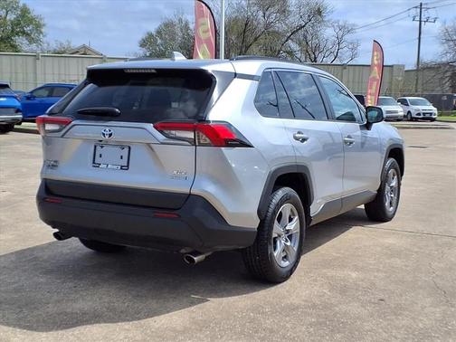 2022 Toyota RAV4 Hybrid XLE