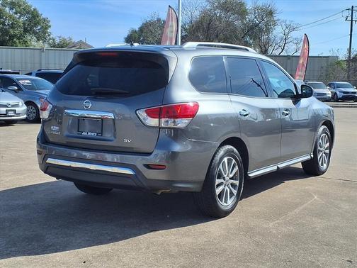 2016 Nissan Pathfinder SV