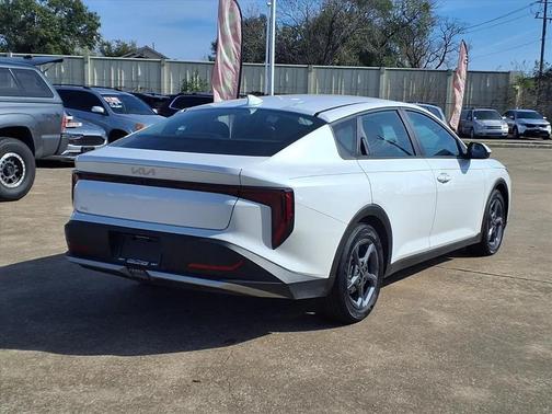 2025 Kia K4 LXS