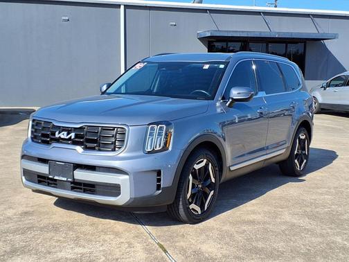 Everlasting Silver 2024 Kia Telluride S