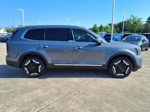 Everlasting Silver 2024 Kia Telluride S