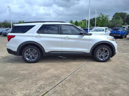 Star White Metallic Tri-Coat 2023 Ford Explorer XLT