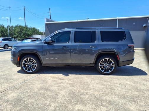 Baltic Gray Metallic Clearcoat 2022 Jeep Wagoneer Series III 4x4