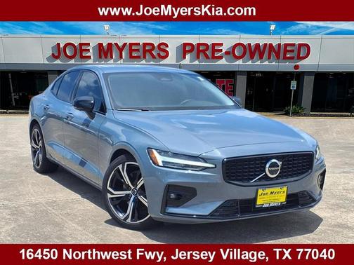 2024 Volvo S60 B5 Plus Dark Theme