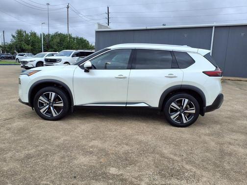 Pearl White Tricoat 2023 Nissan Rogue SL