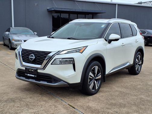 Pearl White Tricoat 2023 Nissan Rogue SL