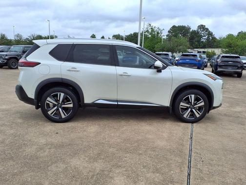 Pearl White Tricoat 2023 Nissan Rogue SL