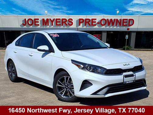 Snow White Pearl 2024 Kia Forte LXS