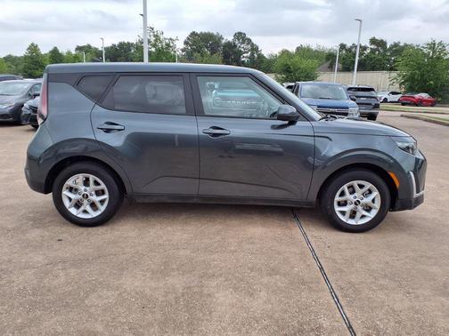 Gravity Gray 2023 Kia Soul LX
