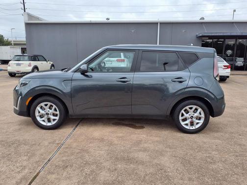 Gravity Gray 2023 Kia Soul LX