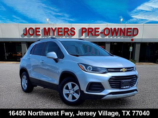 Silver Ice Metallic 2022 Chevrolet Trax LT