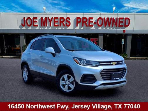 Silver Ice Metallic 2022 Chevrolet Trax LT