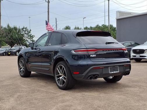2023 Porsche Macan Base
