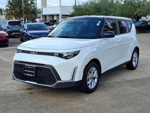 Clear White/Black Roof 2025 Kia Soul S
