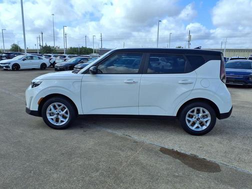 Clear White/Black Roof 2025 Kia Soul S