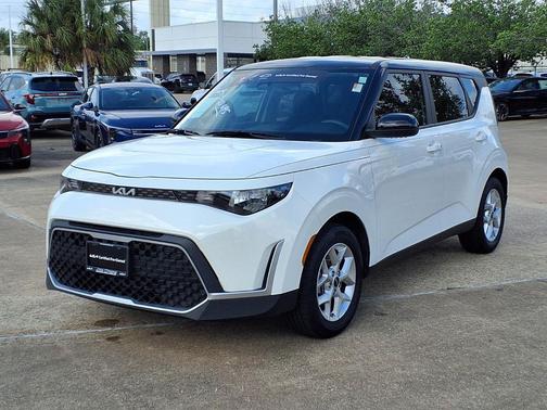 Clear White/Black Roof 2025 Kia Soul S