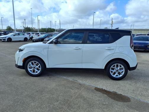Clear White/Black Roof 2025 Kia Soul S