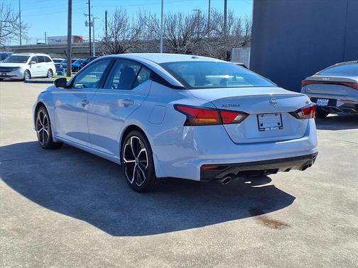 2025 Nissan Altima SR FWD