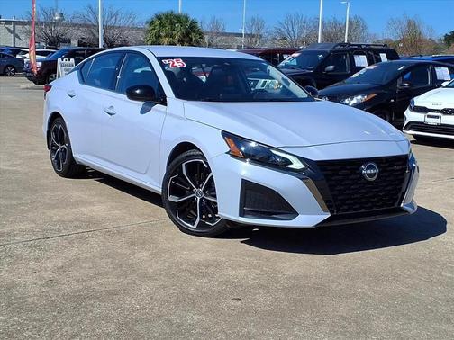 2025 Nissan Altima SR FWD