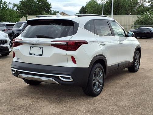 Snow White Pearl 2023 Kia Seltos S