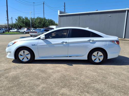 Diamond White Pearl 2014 Hyundai SONATA Hybrid Base