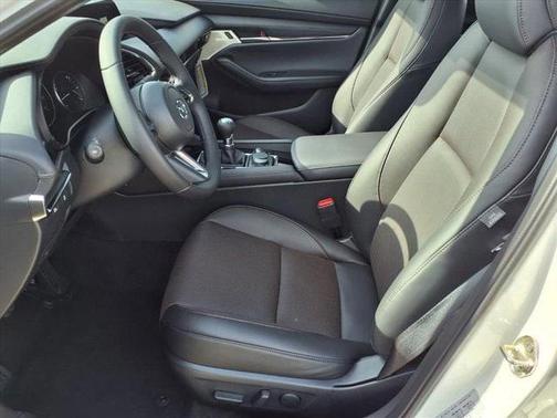 Snowflake White Pearl Mica 2026 Mazda Mazda3 FWD w/Premium Package