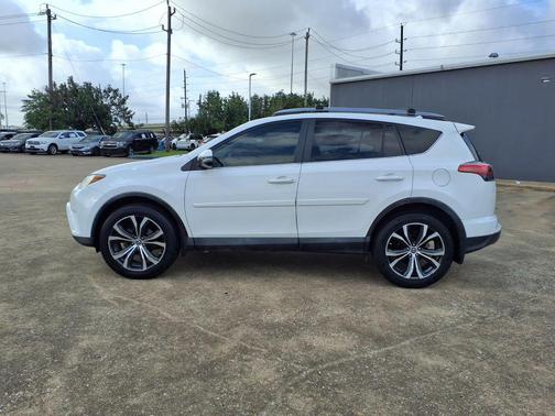 Super White 2017 Toyota RAV4 XLE