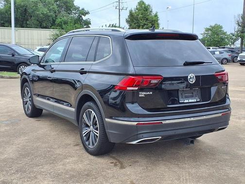 Deep Black Pearl 2019 Volkswagen Tiguan 2.0T SEL