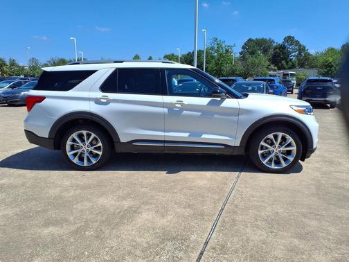Star White Metallic Tri-Coat 2023 Ford Explorer Platinum