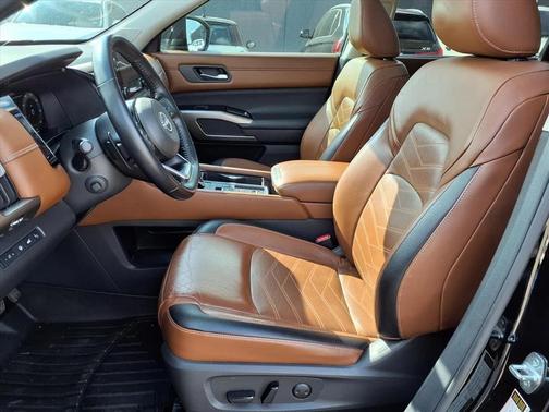 2022 Nissan Pathfinder Platinum 2WD