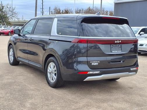 2024 Kia Carnival LX